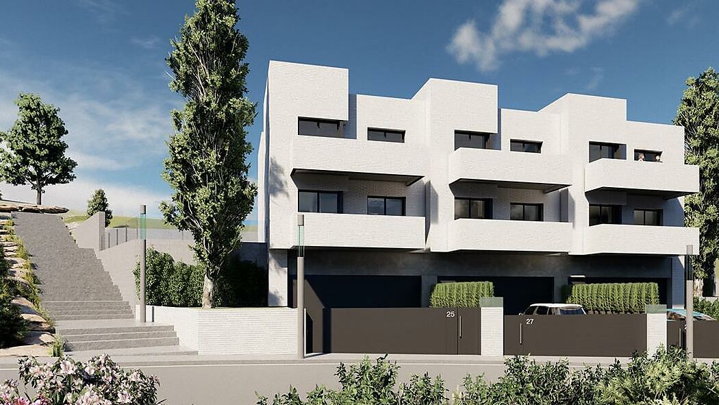 Casa adosada de obra nueva en Montjuïc
