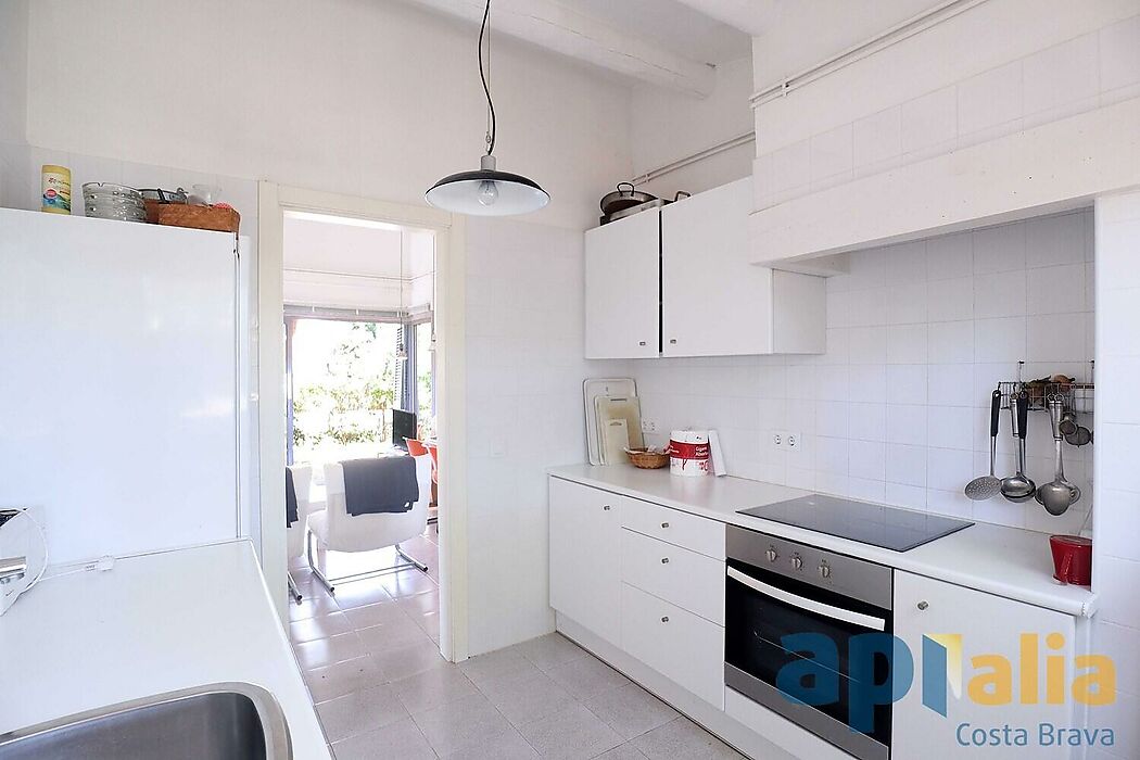 Espléndida ocasión, casa con encanto, en planta baja situada en la parte baja de la prestigiosa urbanización Golf Costa Brava.