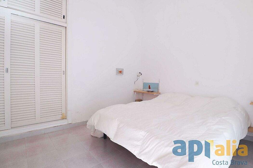Espléndida ocasión, casa con encanto, en planta baja situada en la parte baja de la prestigiosa urbanización Golf Costa Brava.