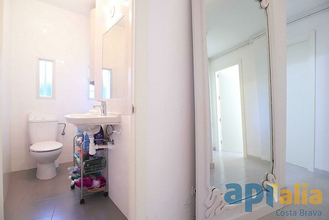 Espléndida ocasión, casa con encanto, en planta baja situada en la parte baja de la prestigiosa urbanización Golf Costa Brava.