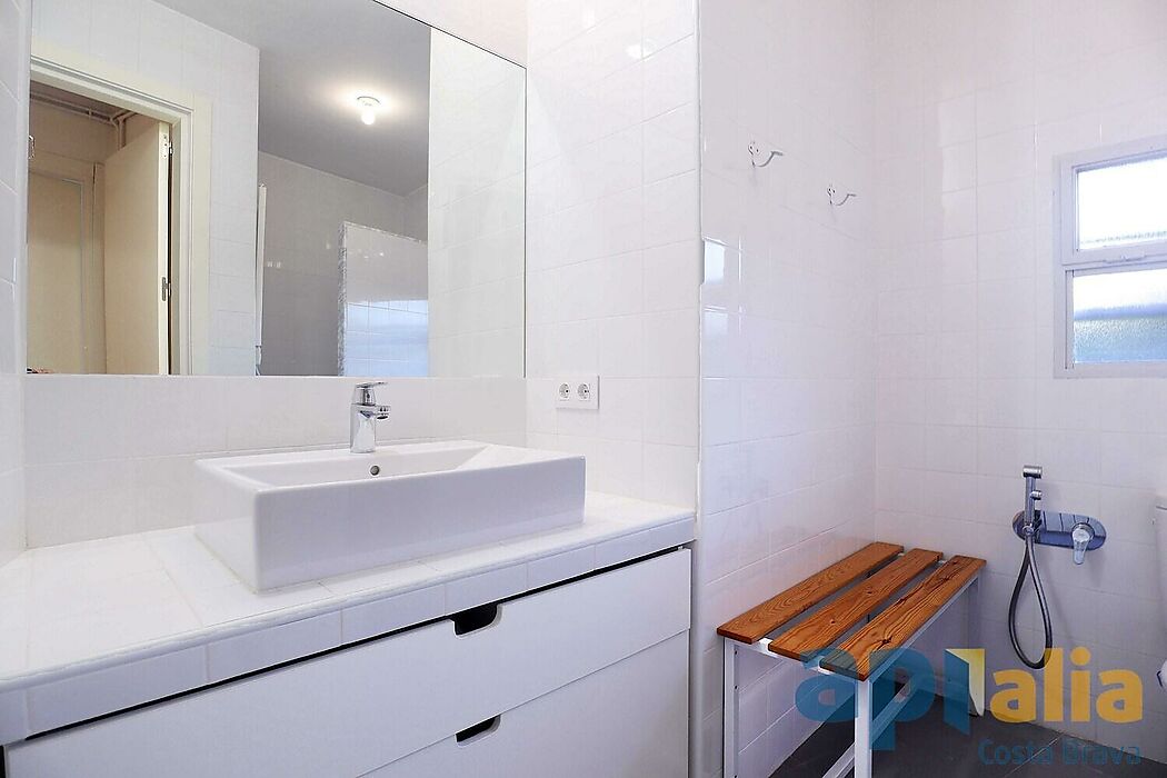 Espléndida ocasión, casa con encanto, en planta baja situada en la parte baja de la prestigiosa urbanización Golf Costa Brava.