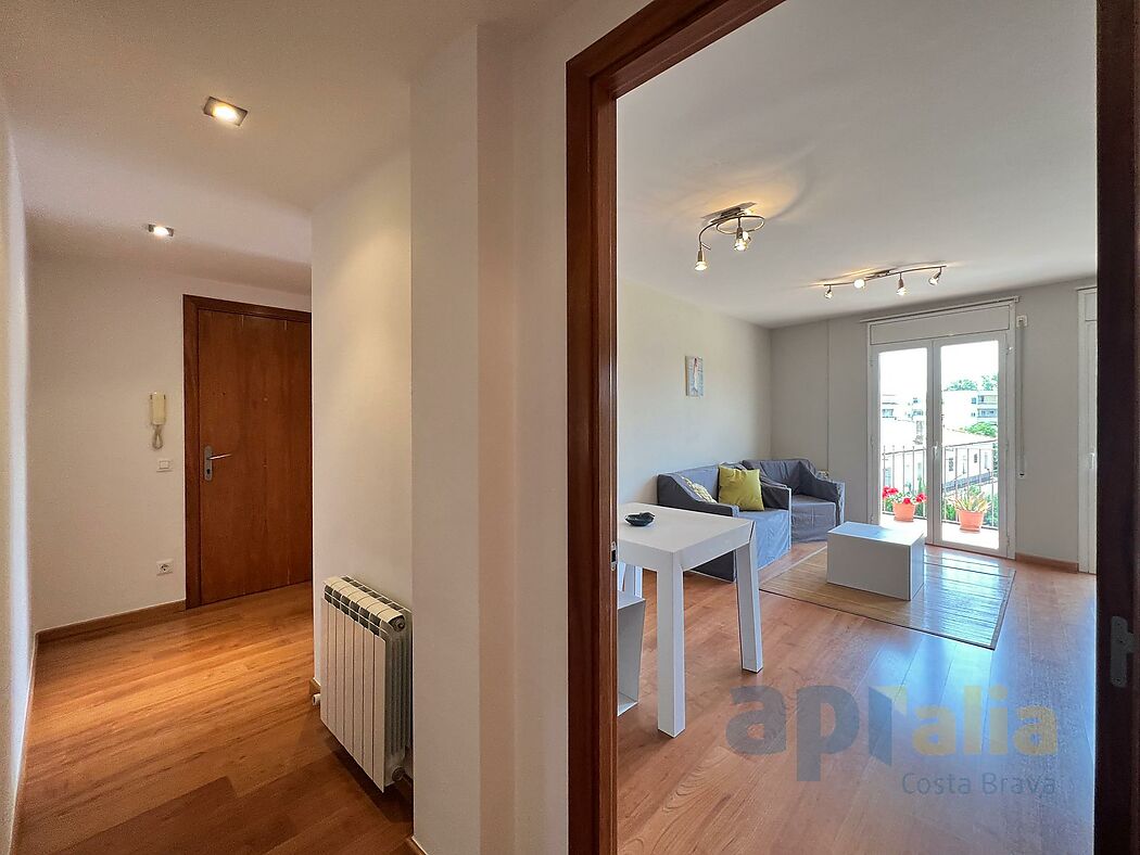 Bright and spacious apartment in perfect condition, in the heart of Santa Cristina d'Aro