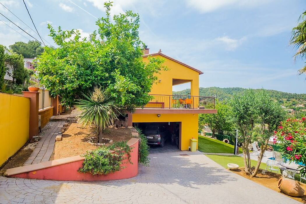 Belle maison avec vue mer et montagne à Vall-Llobrega