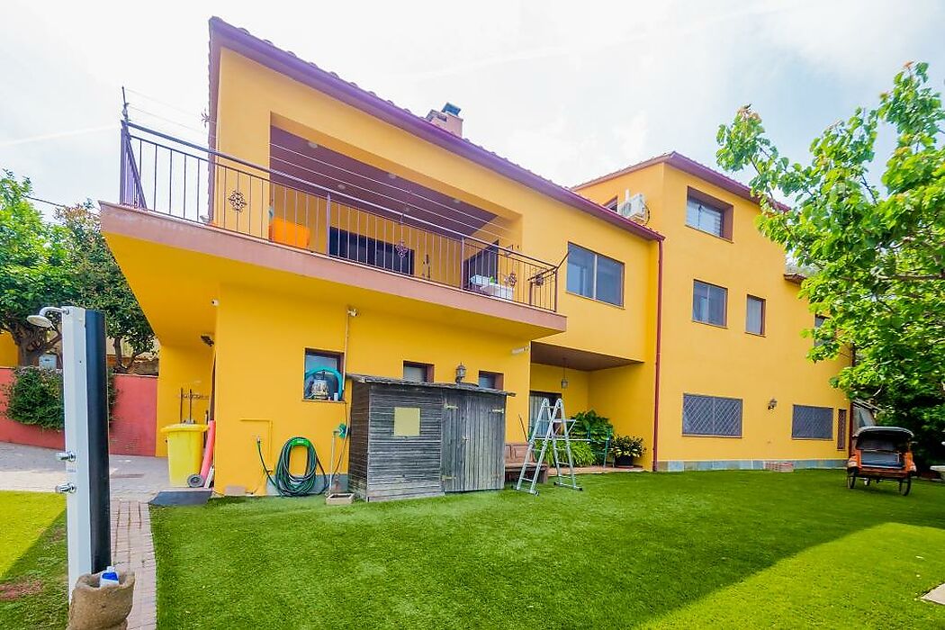 Belle maison avec vue mer et montagne à Vall-Llobrega