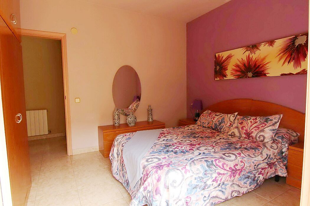 Bonito piso de dos dormitorios ubicado en una zona muy tranquila y cercana a la playa y comercios