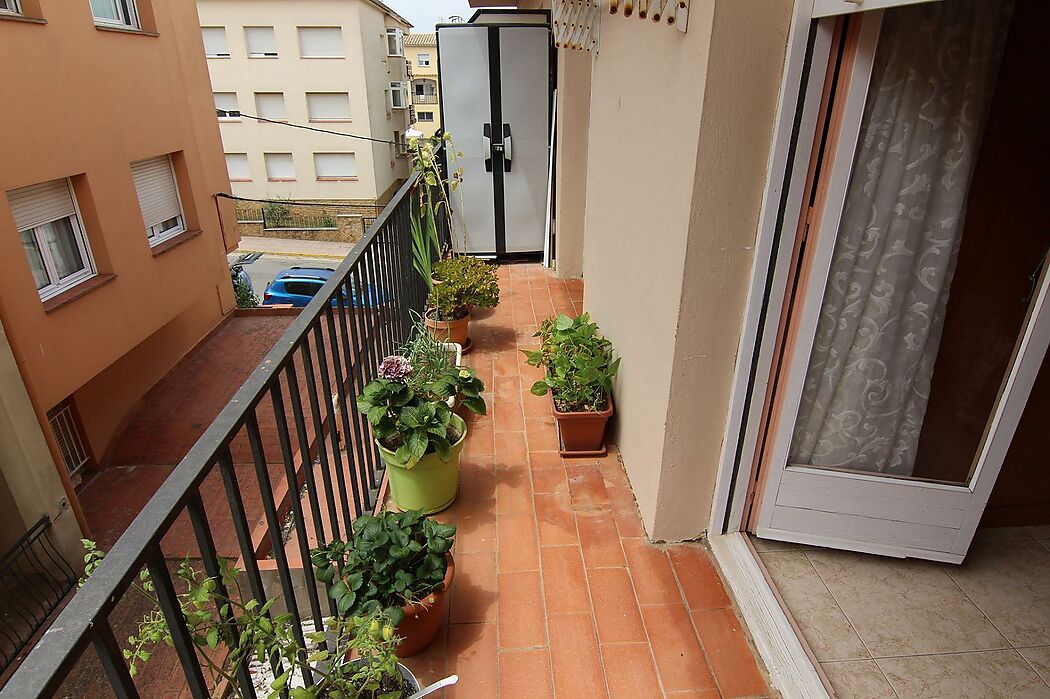 Nice two-bedroom apartment located in a very quiet area close to the beach and all services