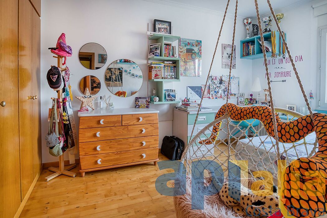 Apartment on Avinguda Cataluña, in the heart of the shopping center and 150m from the beach