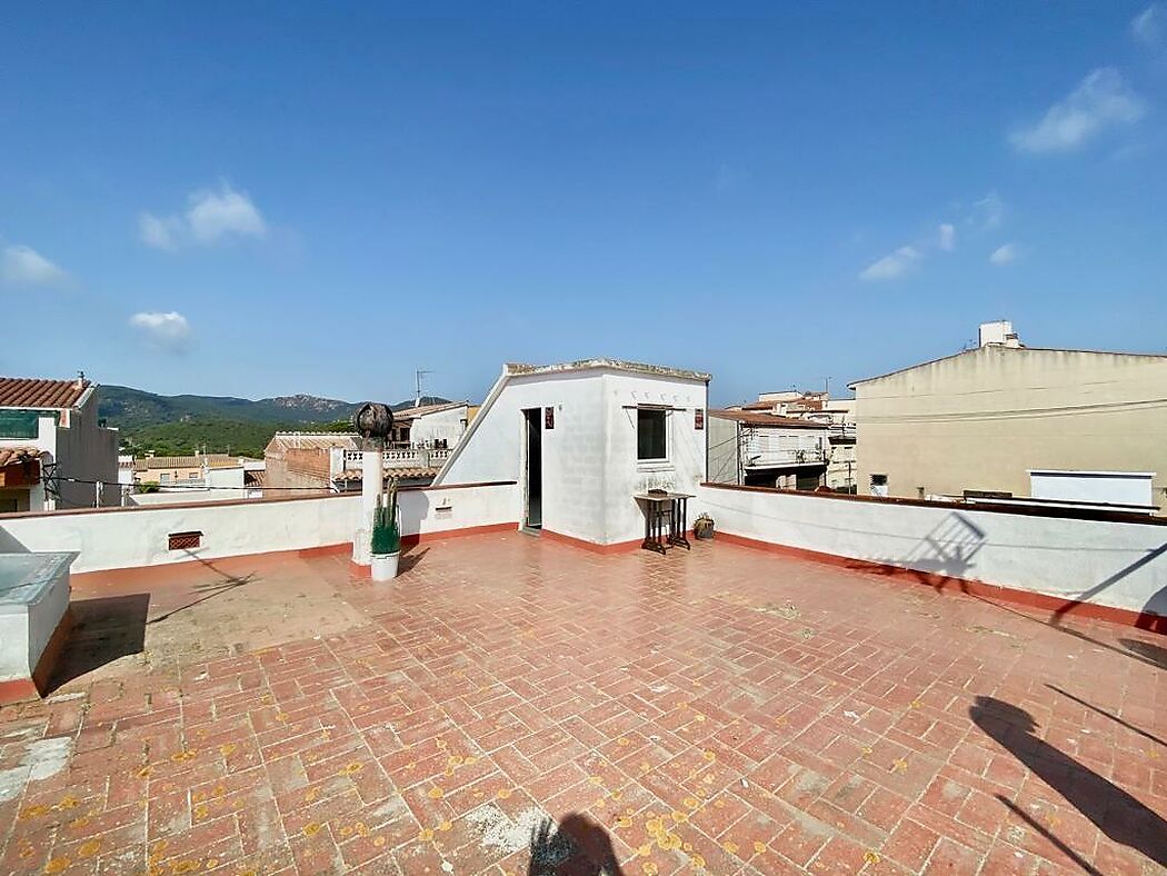 CASA AMB GRAN TERRASSA I AMPLI GARATGE
