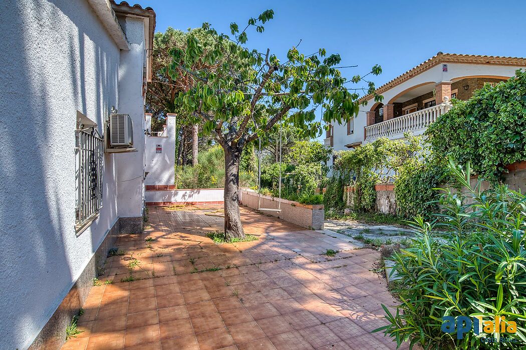 Casa construida en una parcel·la de 1.300 m2 a Mas Trempat