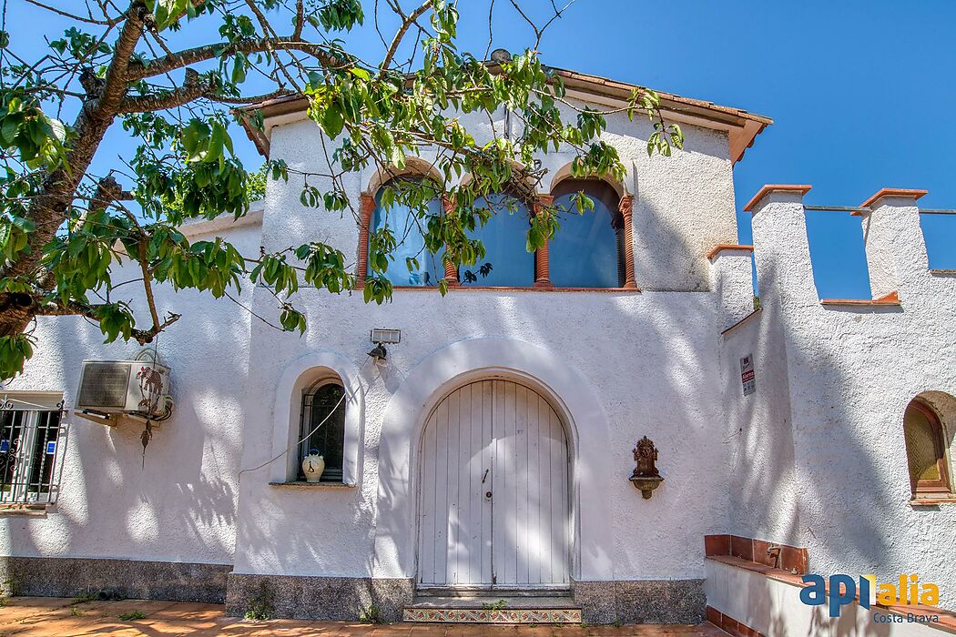 Casa construida en una parcel·la de 1.300 m2 a Mas Trempat