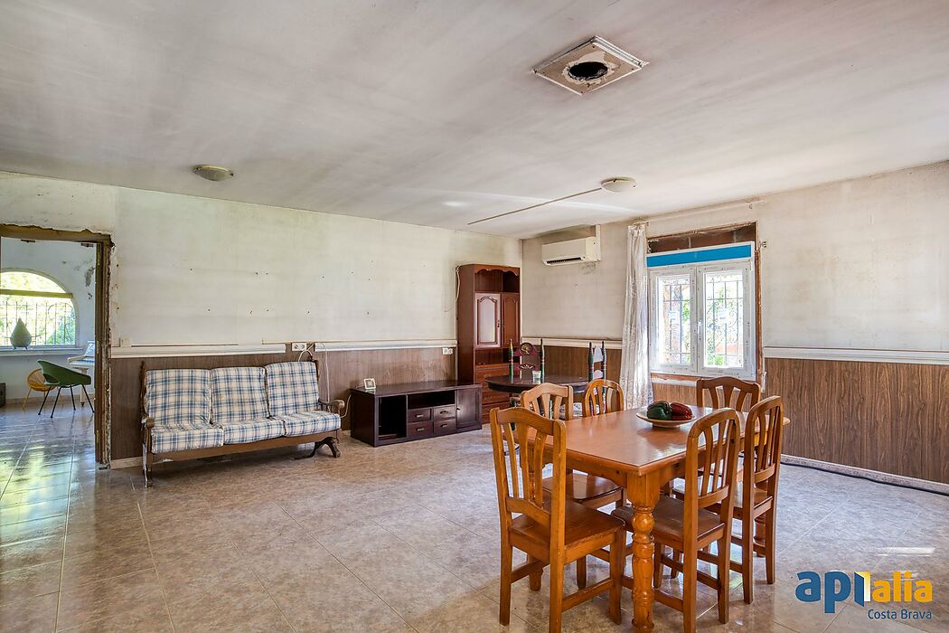 Casa construida en una parcel·la de 1.300 m2 a Mas Trempat