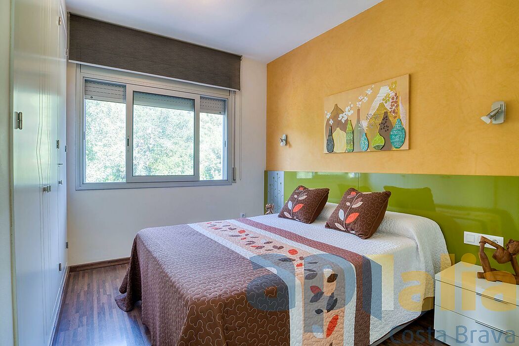 Villa de estilo contemporáneo, con piscina y en perfecto estado