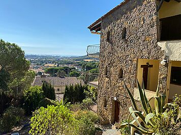 Villa with 3 independent apartments