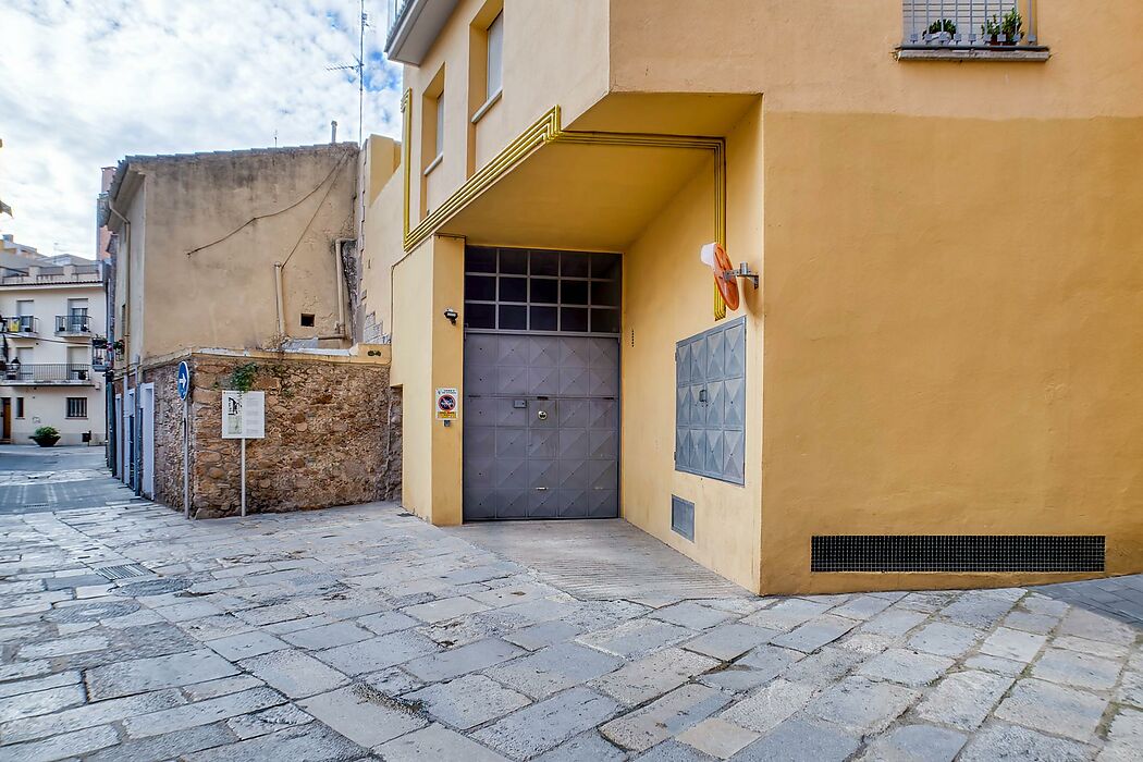 DÚPLEX CON TERRAZA EN EL CENTRO DE SANT FELIU DE GUÍXOLS