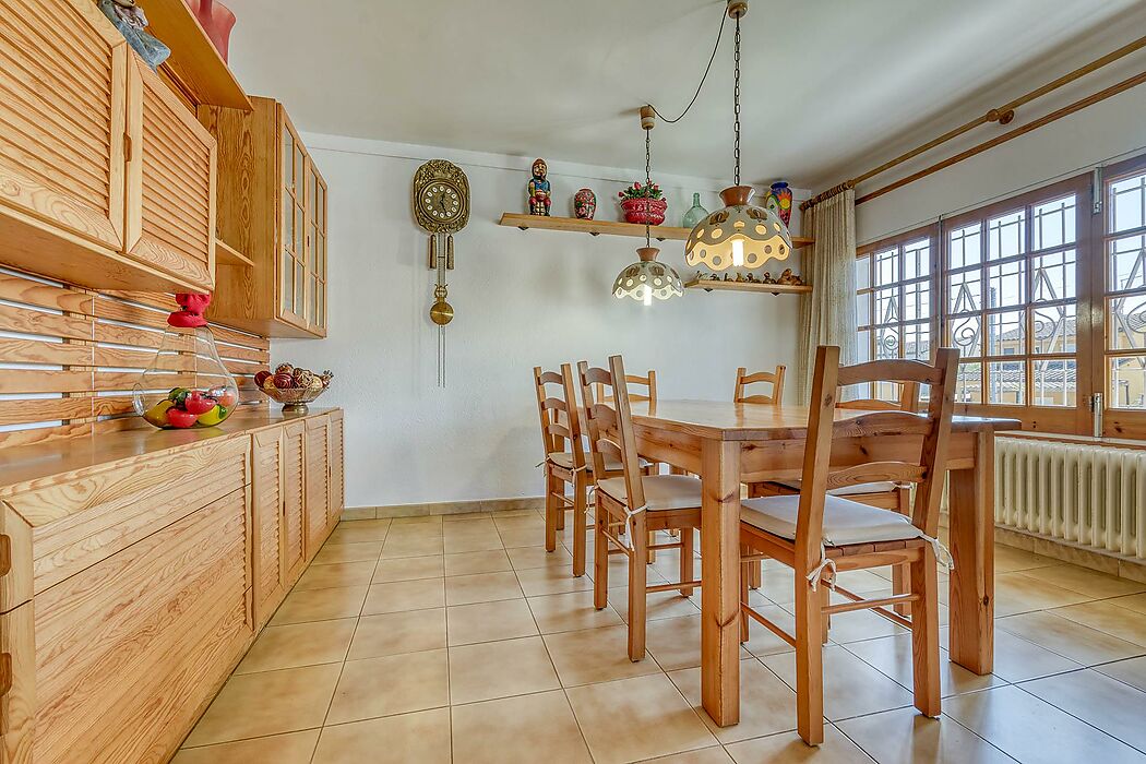Vous cherchez une grande maison pour emménager et avec une piscine?