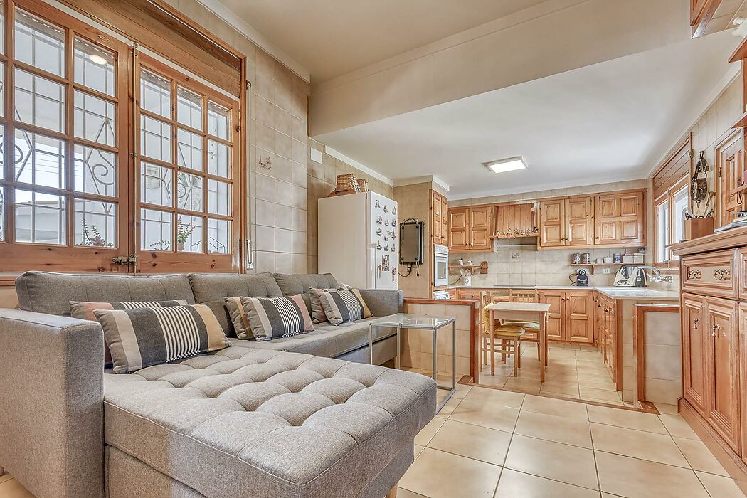 Vous cherchez une grande maison pour emménager et avec une piscine?