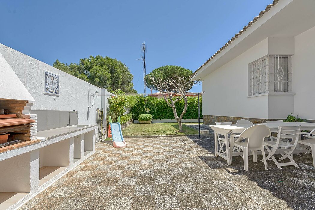 Vous cherchez une grande maison pour emménager et avec une piscine?