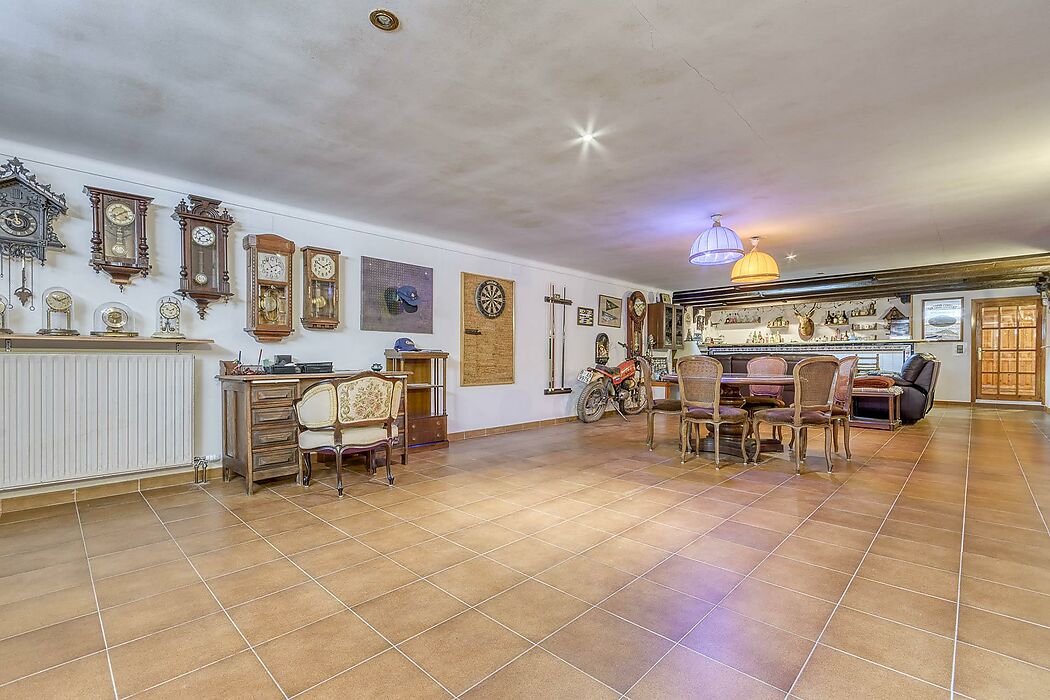 Vous cherchez une grande maison pour emménager et avec une piscine?