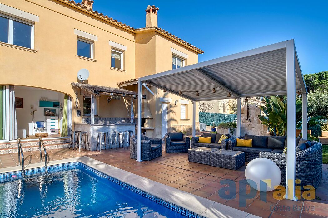Xalet en excel·lents condicions per a estil de vida tranquil alhora a prop de tots els serveis
