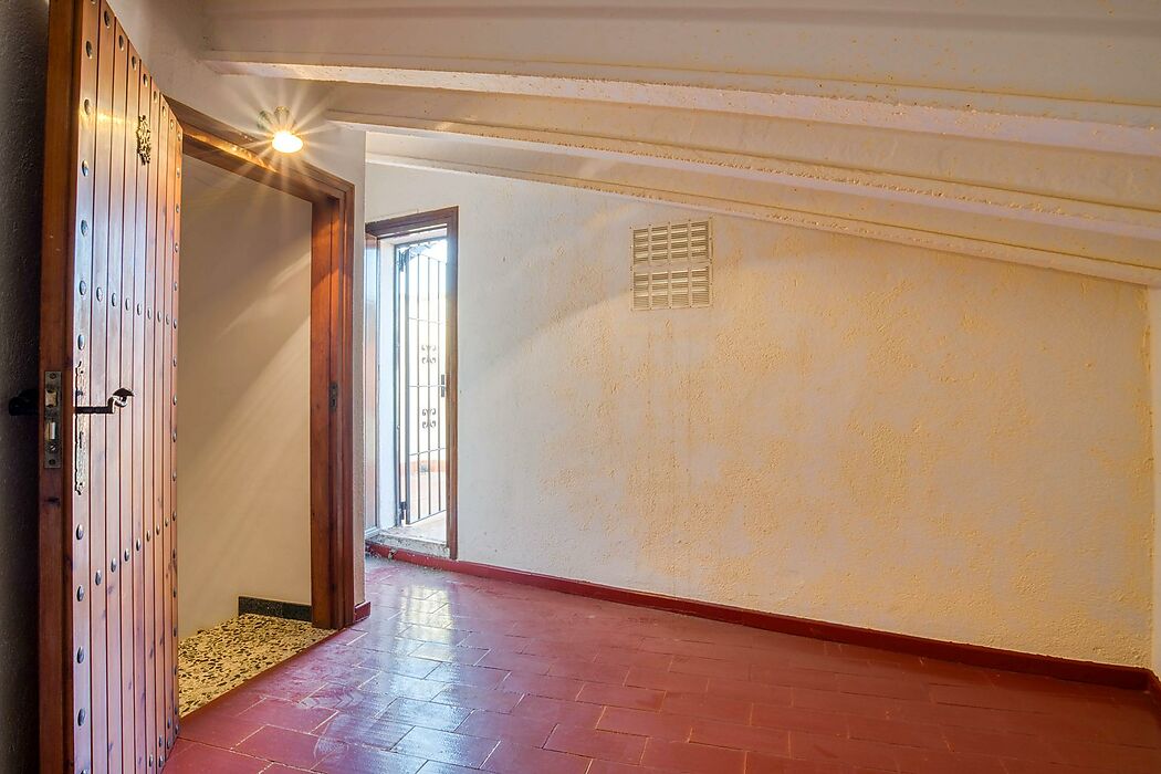 CASA CANTONERA AL CENTRE DEL POBLE