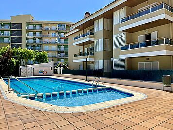 Vous cherchez un appartement dans le centre de Playa de Aro ? Avec piscine et parking ? Eh bien, nous l'avons pour vous!
