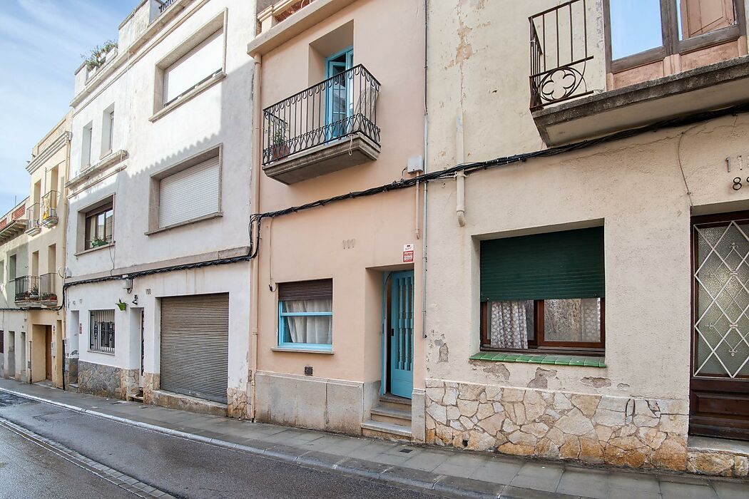 Casa de poble a l'eixample de Sant Feliu de Guíxols