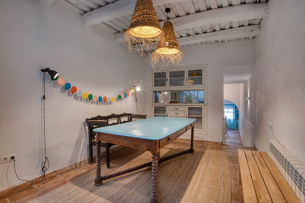Casa de poble a l'eixample de Sant Feliu de Guíxols