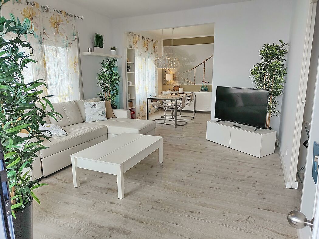 A 35m de la platja, meravellós apartament per passar les vacances o viure tot l'any.