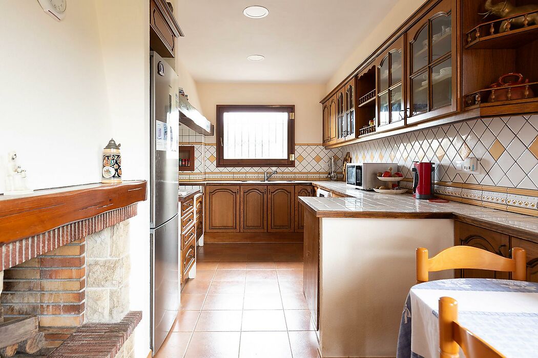 Encantador chalet con detalles que lo hacen diferente, desearás vivir allí todo el año.