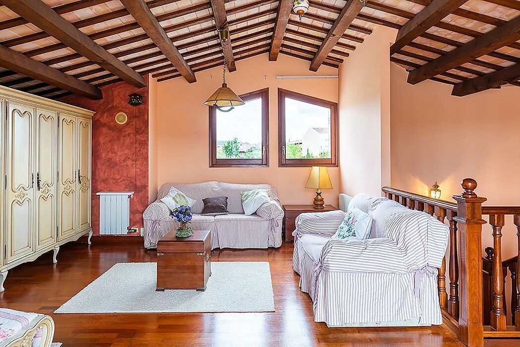 Encantador chalet con detalles que lo hacen diferente, desearás vivir allí todo el año.