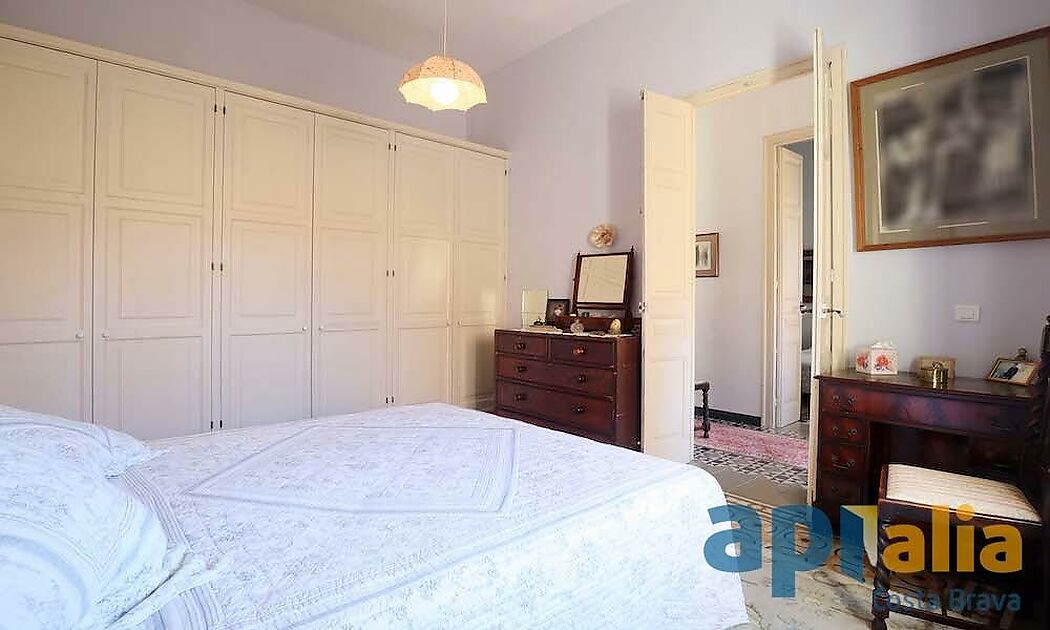 Descubre el encanto y la tranquilidad de la Costa Brava en nuestra hermosa casa de pueblo en San Feliu de Guíxols.