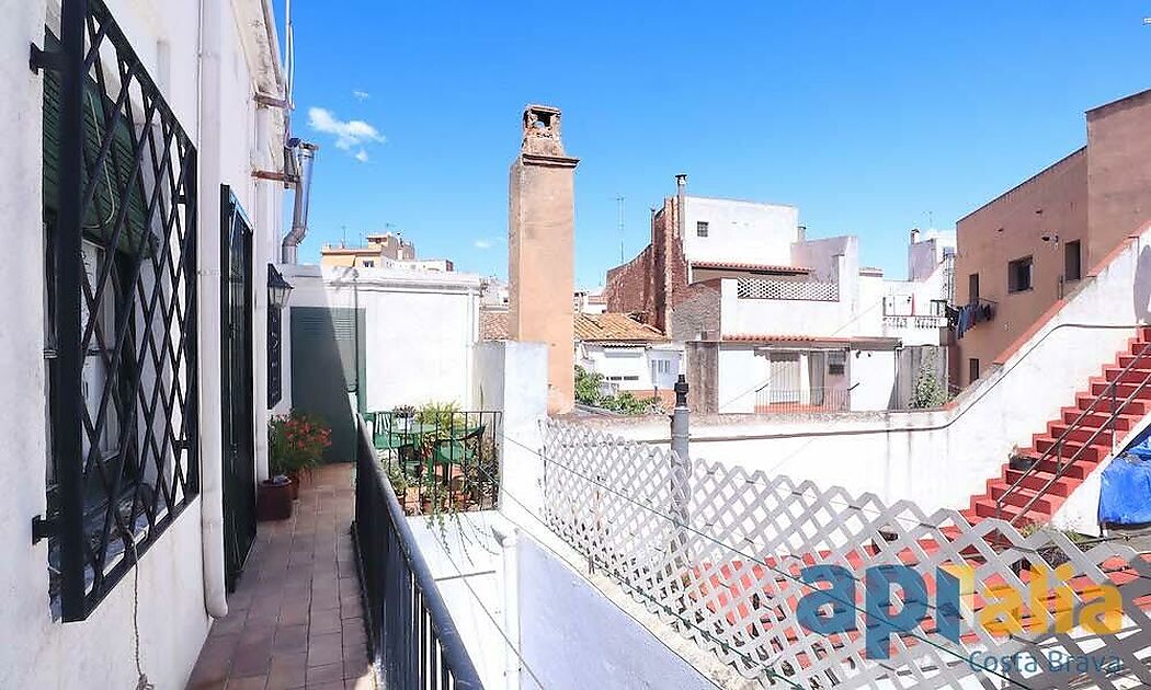 Descubre el encanto y la tranquilidad de la Costa Brava en nuestra hermosa casa de pueblo en San Feliu de Guíxols.