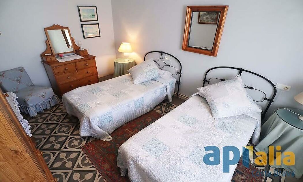Descubre el encanto y la tranquilidad de la Costa Brava en nuestra hermosa casa de pueblo en San Feliu de Guíxols.