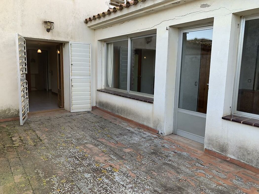 Maison spacieuse avec jardin et garage  à Riumors