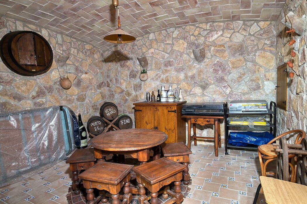 OPORTUNIDAD DE ORO!  CASA DE PIEDRA CON VISTA AL MAR Y A LA  MONTAÑA