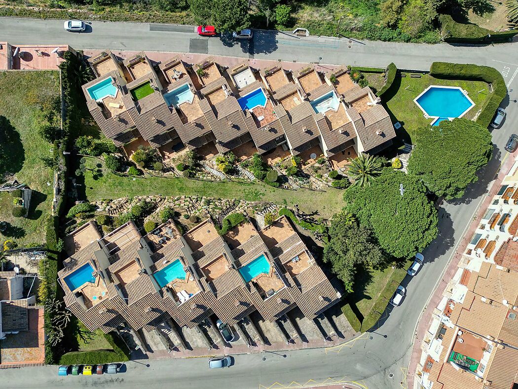 OPORTUNIDAD DE ORO!  CASA DE PIEDRA CON VISTA AL MAR Y A LA  MONTAÑA