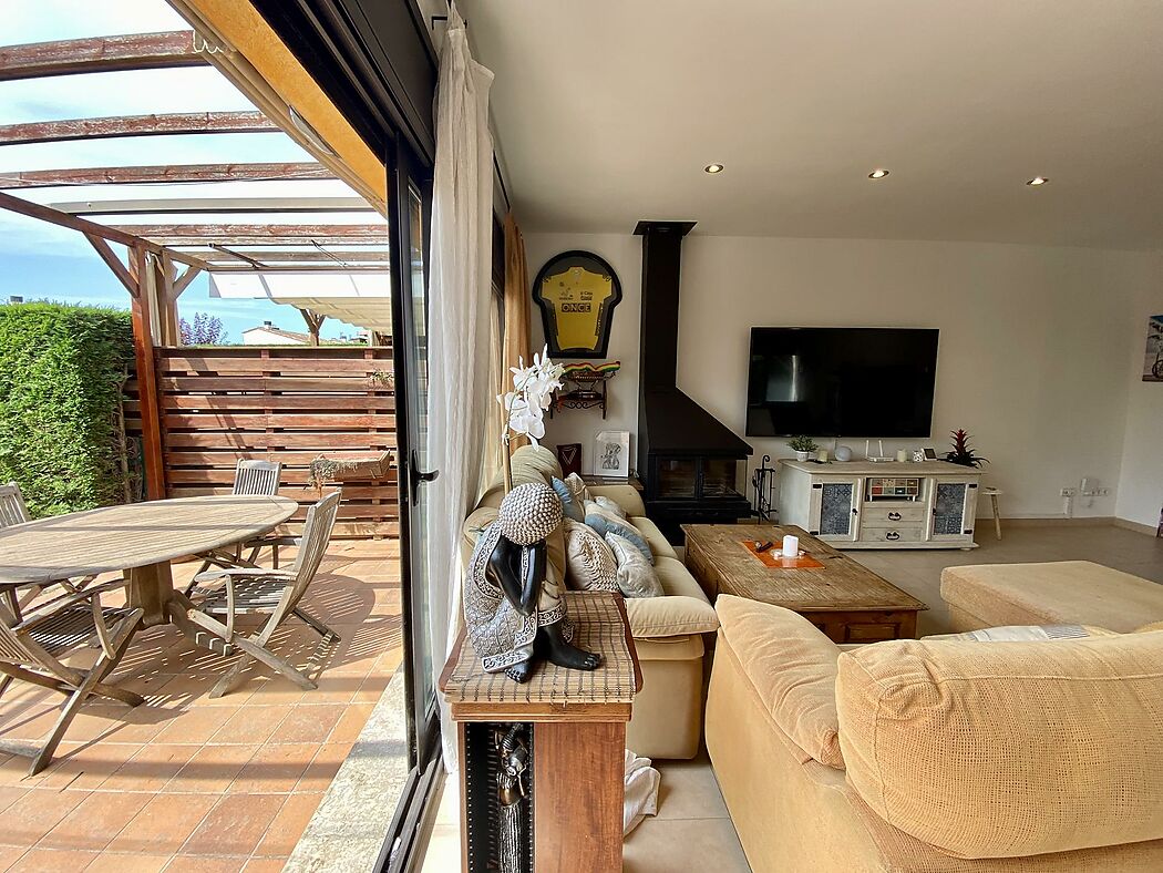 Casa adosada en Palamós, con piscina comunitaria,  zona tranquila y pocos pasos de todos los servicios