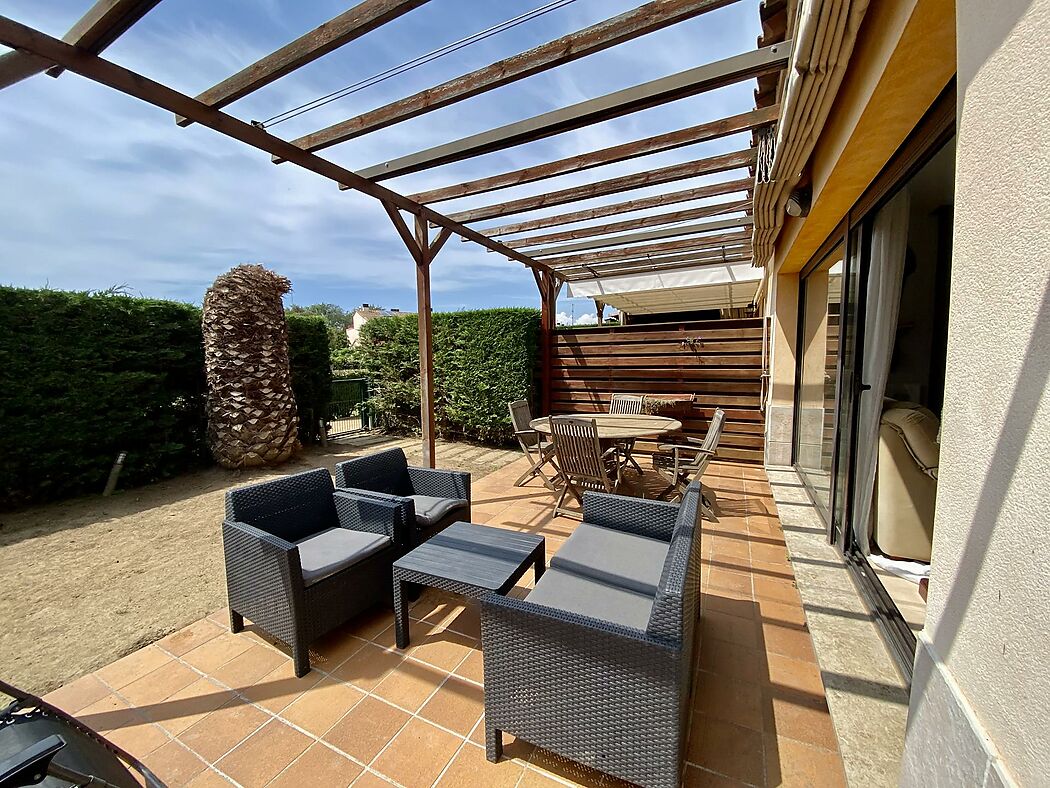 Casa adosada en Palamós, con piscina comunitaria,  zona tranquila y pocos pasos de todos los servicios