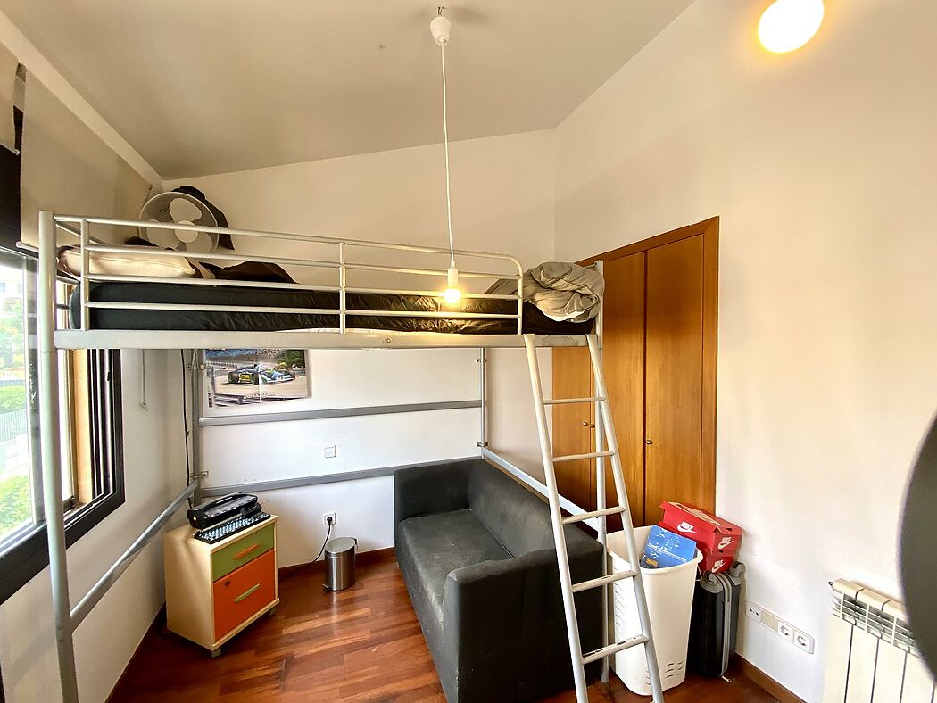 Casa adosada en Palamós, con piscina comunitaria,  zona tranquila y pocos pasos de todos los servicios