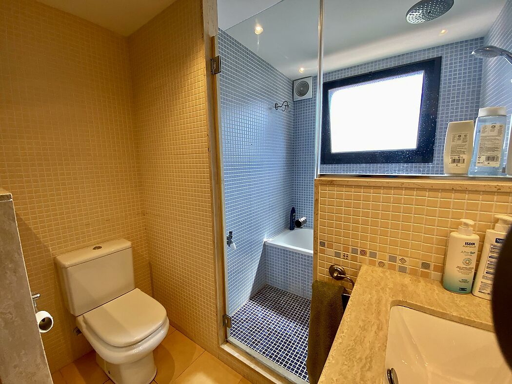 Casa adosada en Palamós, con piscina comunitaria,  zona tranquila y pocos pasos de todos los servicios