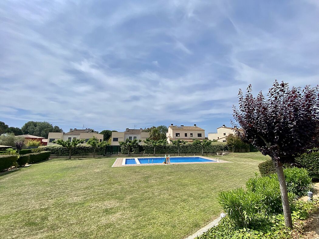 Maison jumelée à Palamós, avec piscine commune, quartier calme et à quelques pas de tous les services