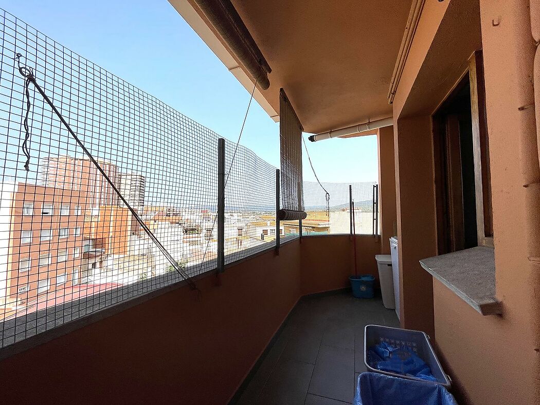 Penthouse in the center of Palamós, located on Josep Casanova street.
