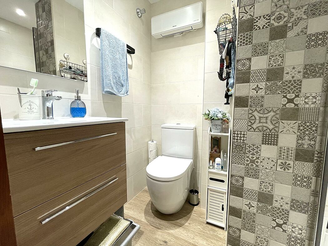 Penthouse in the center of Palamós, located on Josep Casanova street.