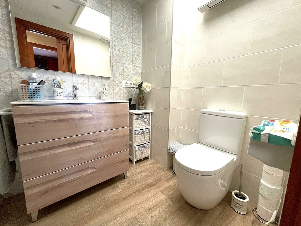 Penthouse in the center of Palamós, located on Josep Casanova street.
