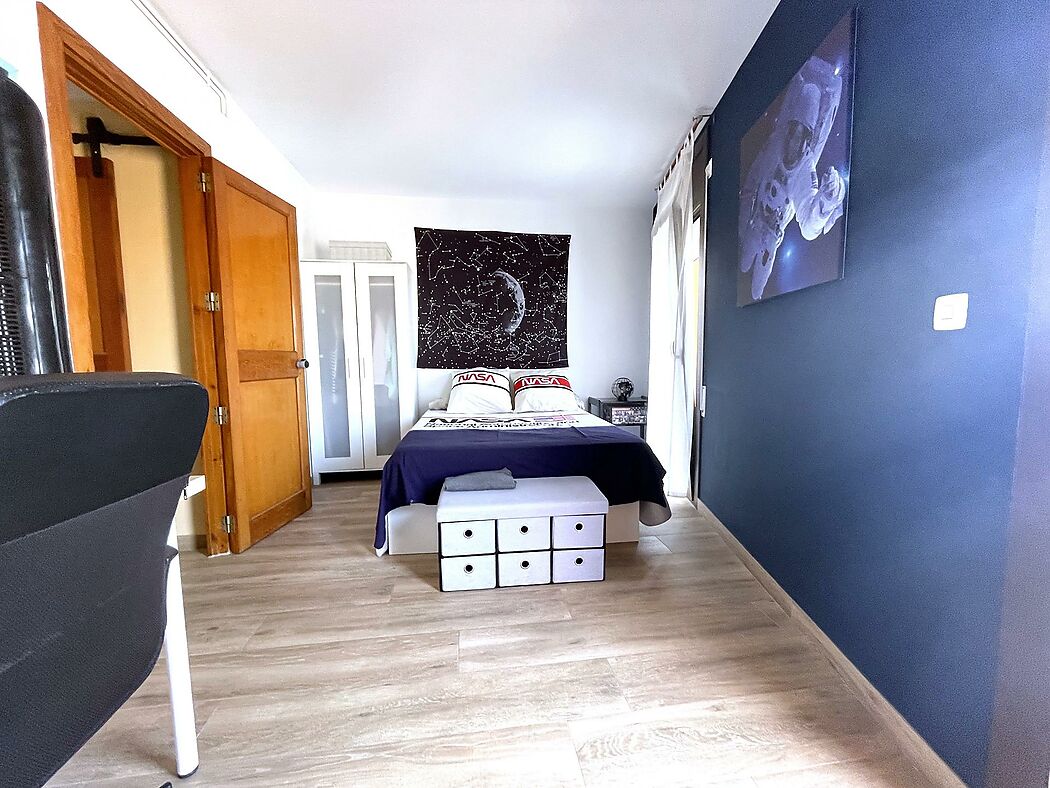 Penthouse in the center of Palamós, located on Josep Casanova street.