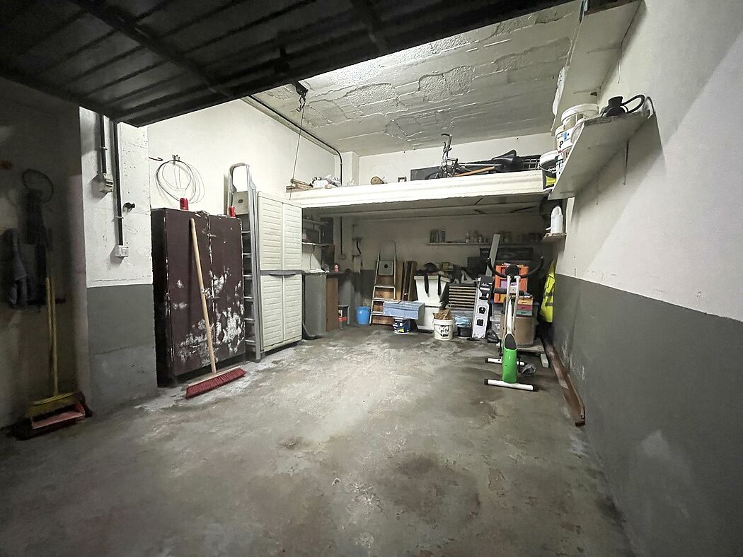 Penthouse in the center of Palamós, located on Josep Casanova street.