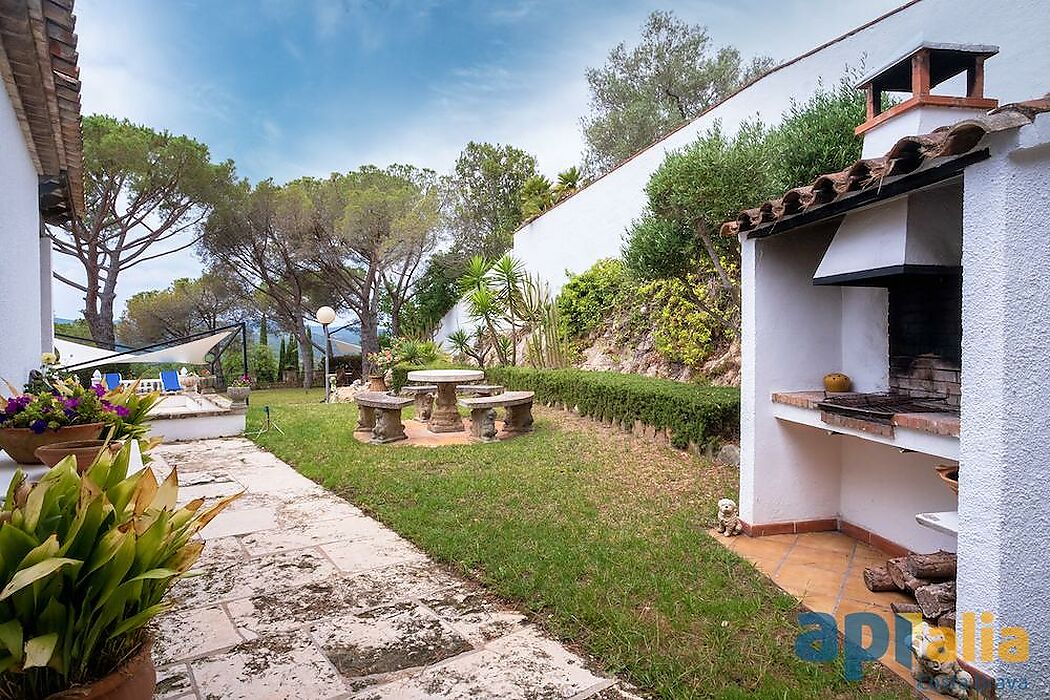 Very spacious house located in the Bell-lloch urbanization, in Santa Cristina d'Aro.