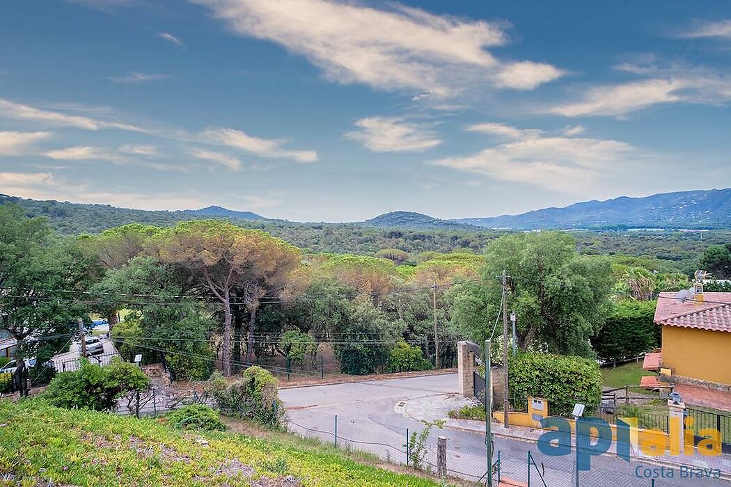 Propriété très spacieuse située dans l'urbanisation Bell-lloch, à Santa Cristina d'Aro.