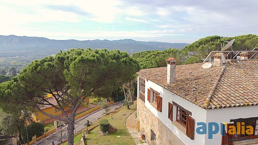 Propriété très spacieuse située dans l'urbanisation Bell-lloch, à Santa Cristina d'Aro.