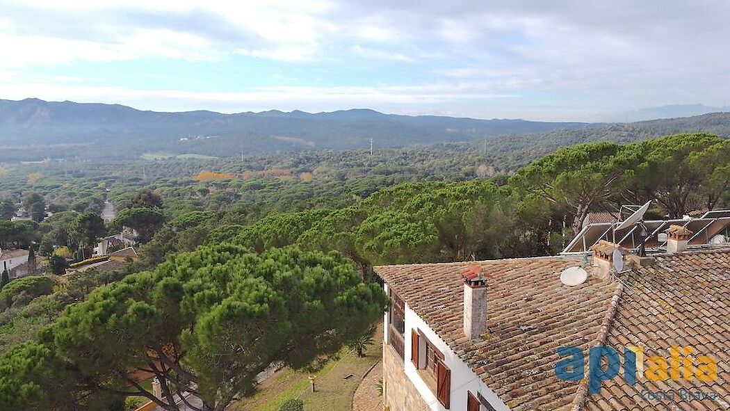 Propriété très spacieuse située dans l'urbanisation Bell-lloch, à Santa Cristina d'Aro.